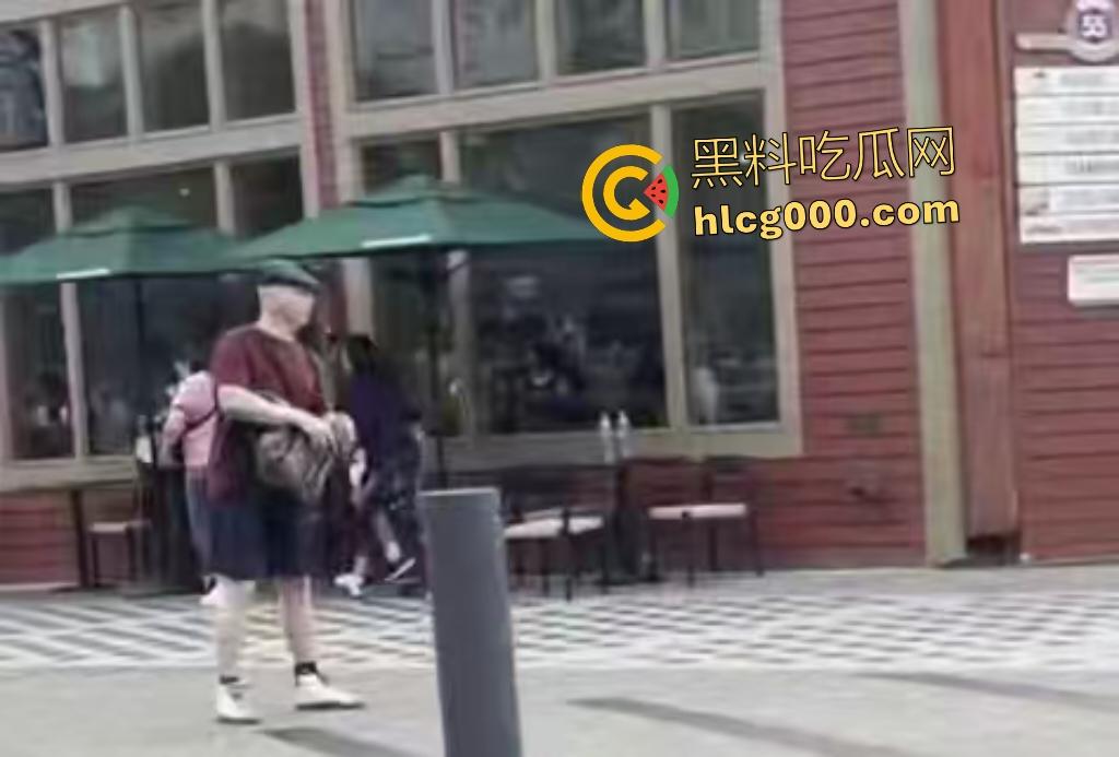 西雅图街头轮椅男持刀挑衅，谁料对方竟有手枪，直接被突突，血溅阿拉斯加路！-3