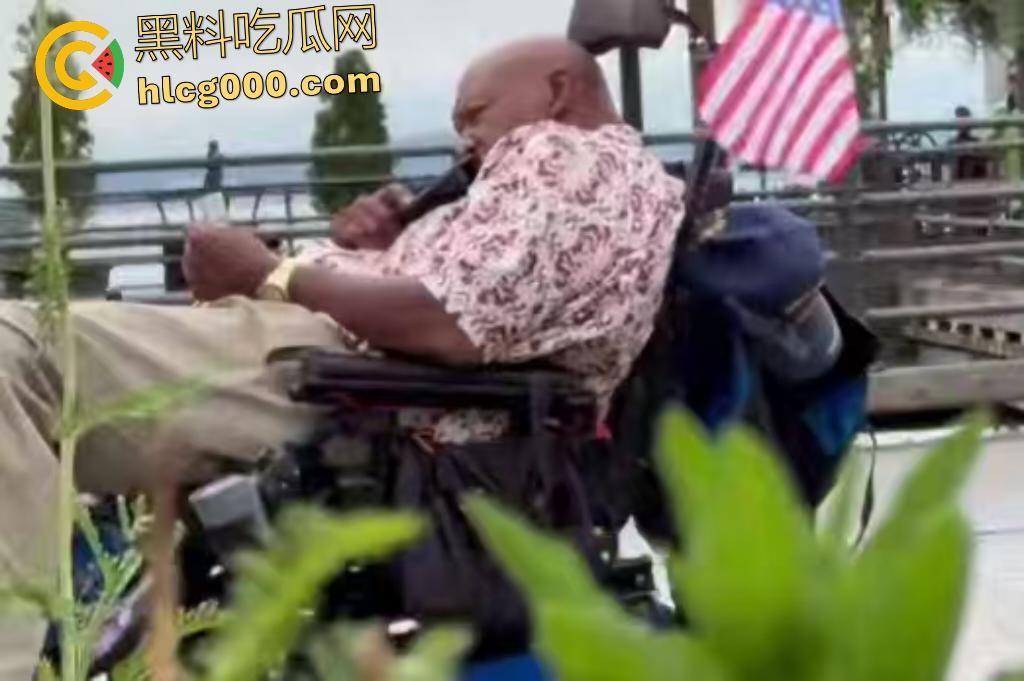 西雅图街头轮椅男持刀挑衅，谁料对方竟有手枪，直接被突突，血溅阿拉斯加路！-7