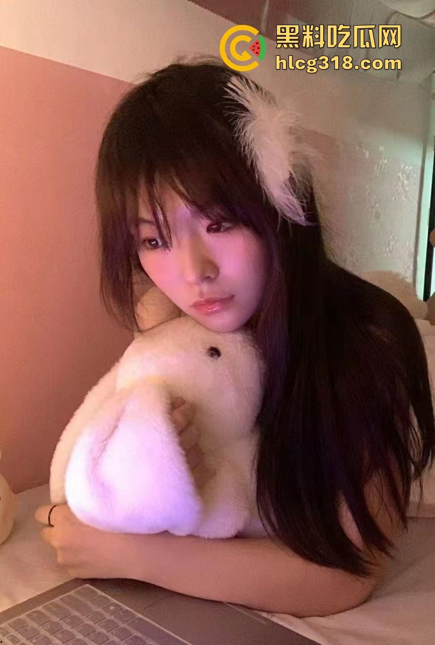 网恋半年大翻车，清纯萝莉秒变大姐，不过胜在身材还在，大哥还是强行带到酒店后入了 狠人一枚！-8