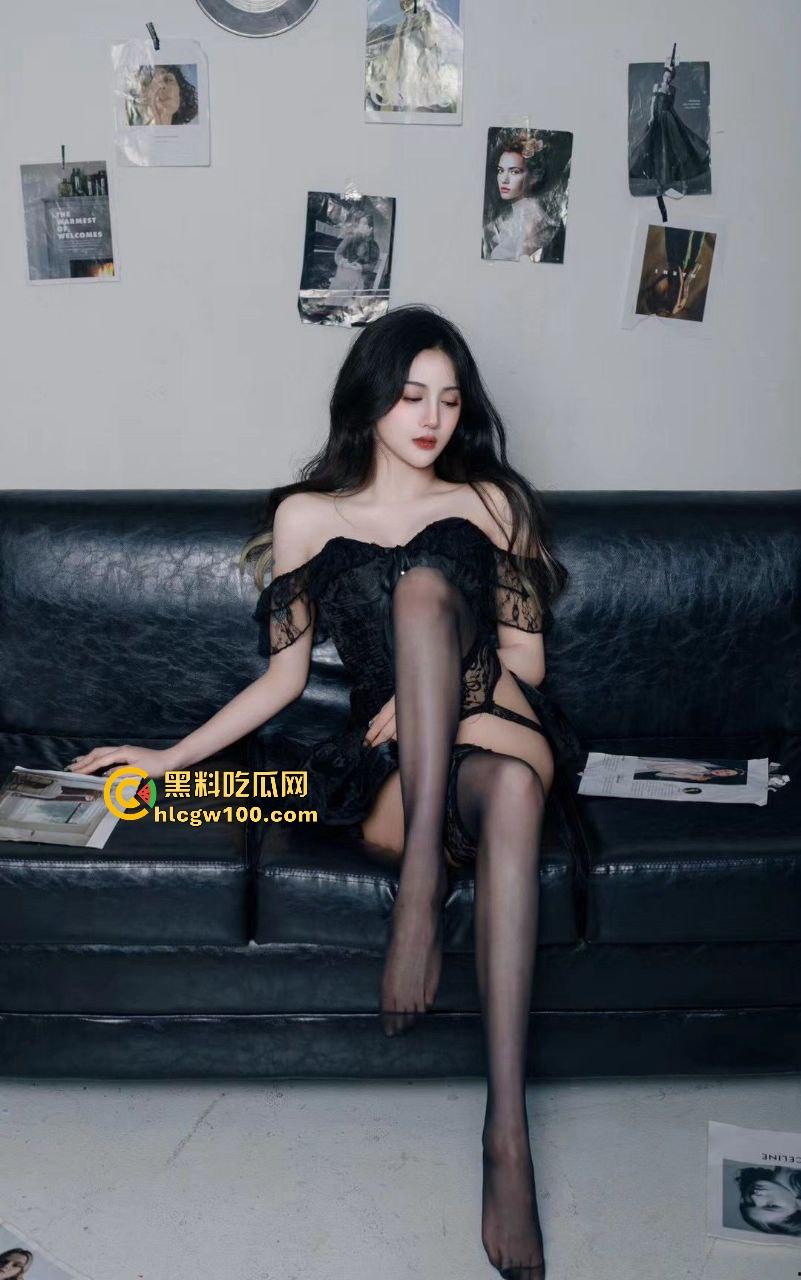 邻里偷情实录，麻将桌上勾搭的骚少妇，老公一出门就开干，69互口倒挂金钩，高潮夹得老王原地喷射！-4