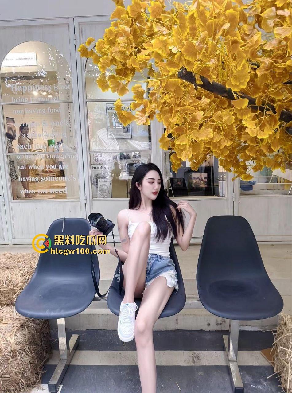 邻里偷情实录，麻将桌上勾搭的骚少妇，老公一出门就开干，69互口倒挂金钩，高潮夹得老王原地喷射！-6